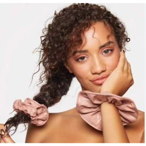 Kitsch X Justine Marjan 2 Pc Set Womens Plain Patent Hair Scrunchie Set Blush - Picture 1 of 5